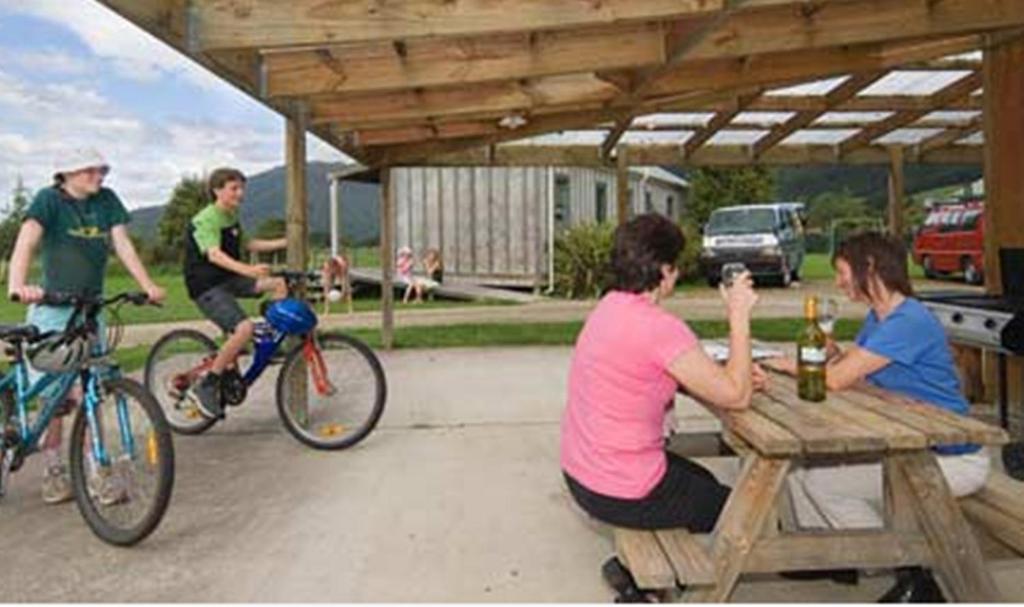 Smiths Farm Holiday Park Linkwater Exterior foto